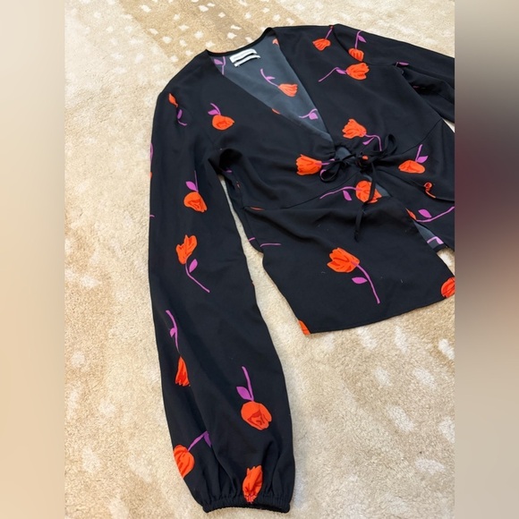 Urban Outfitters black purple orange floral wrap blouse women’s size medium - Picture 4 of 9